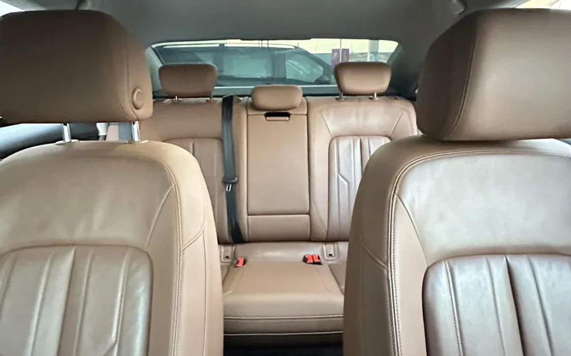 AUDI A6 - image 6