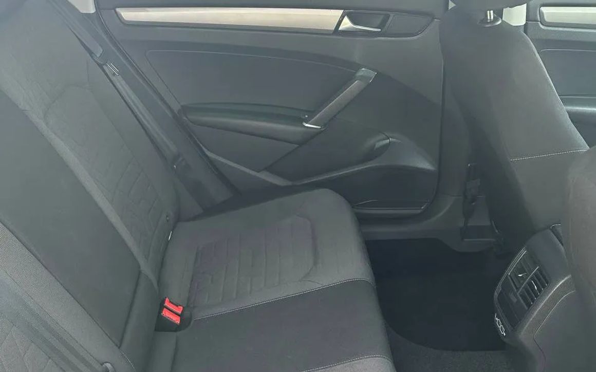 VOLKSWAGEN PASSAT - image 5