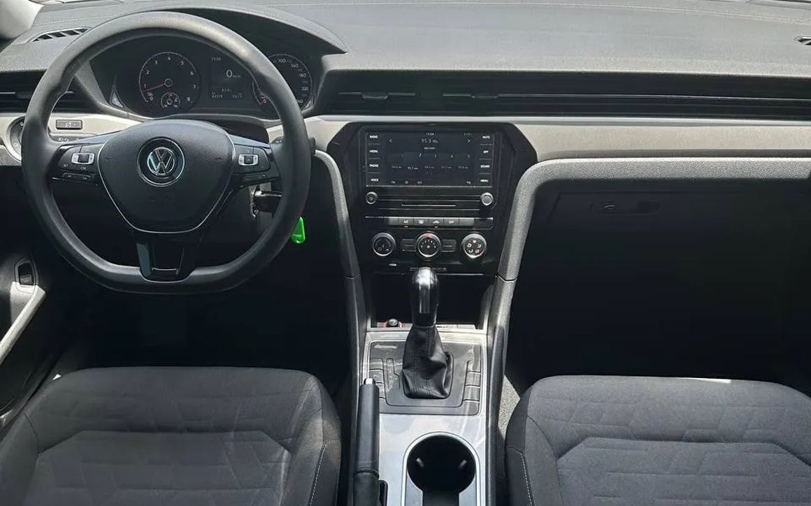 VOLKSWAGEN PASSAT - image 4