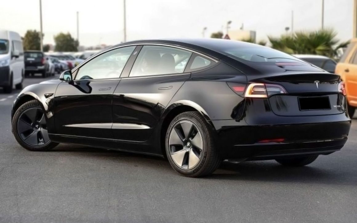 TESLA MODEL 3 - image 5