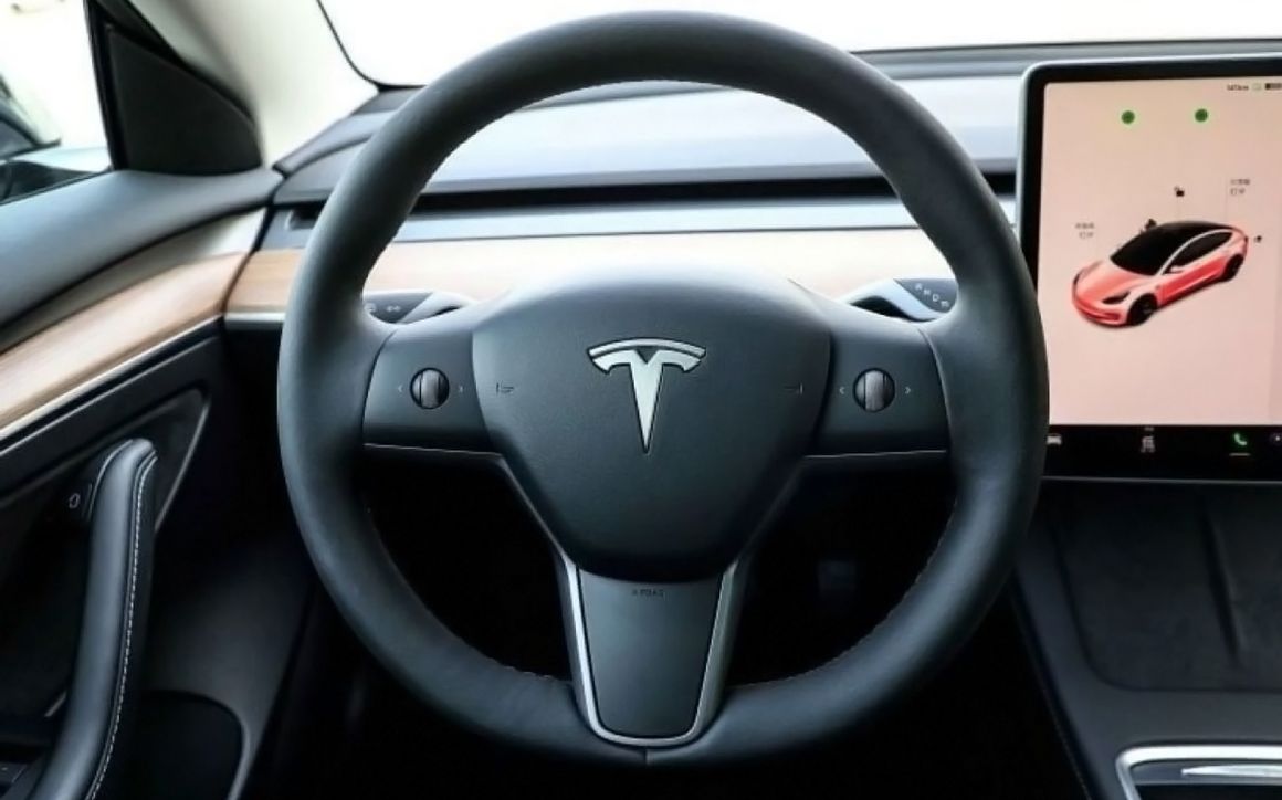 TESLA MODEL 3 - image 8