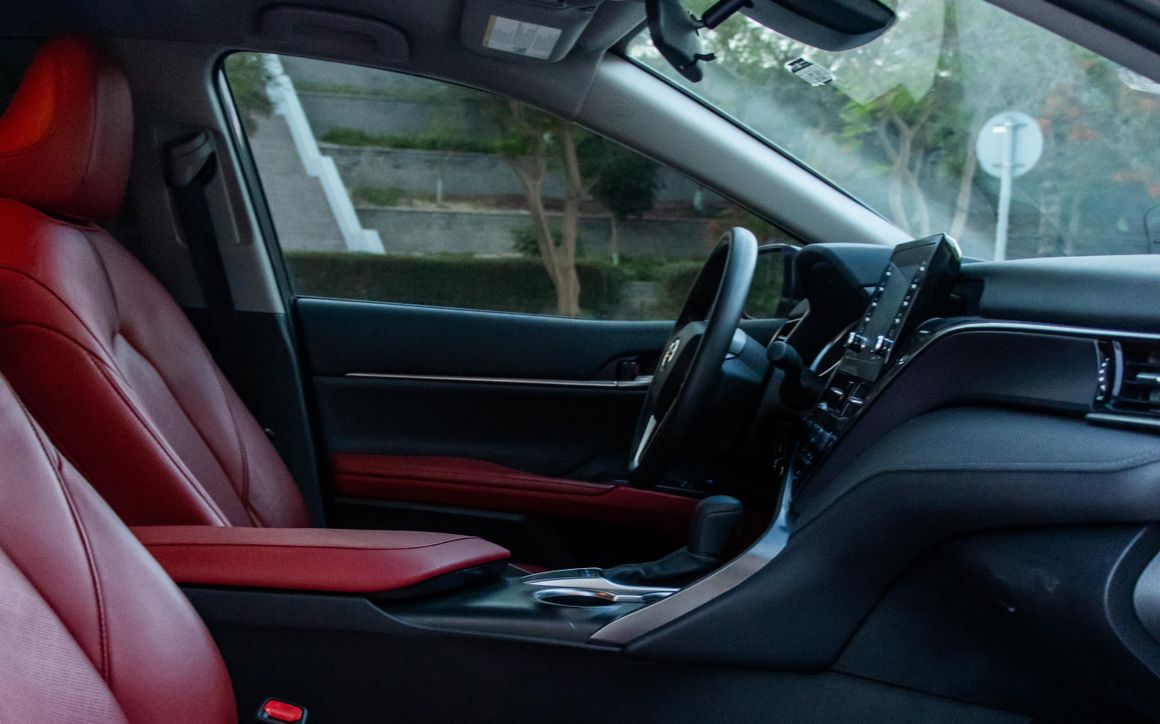 Toyota Camry - image 8