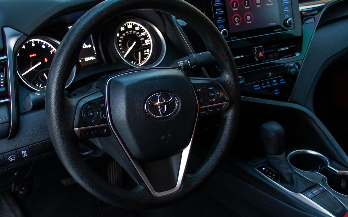 Toyota Camry - image 7