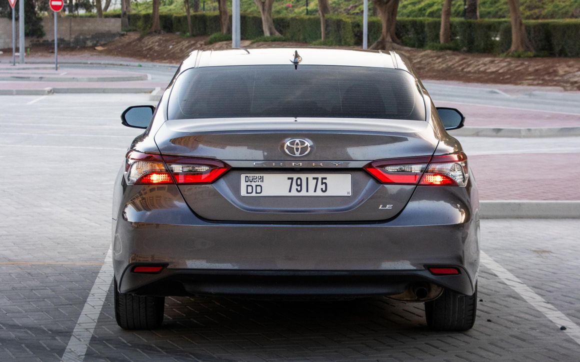 Toyota Camry - image 6