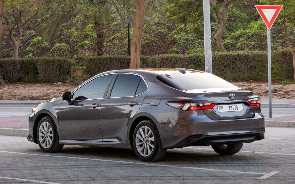 Toyota Camry - image 5