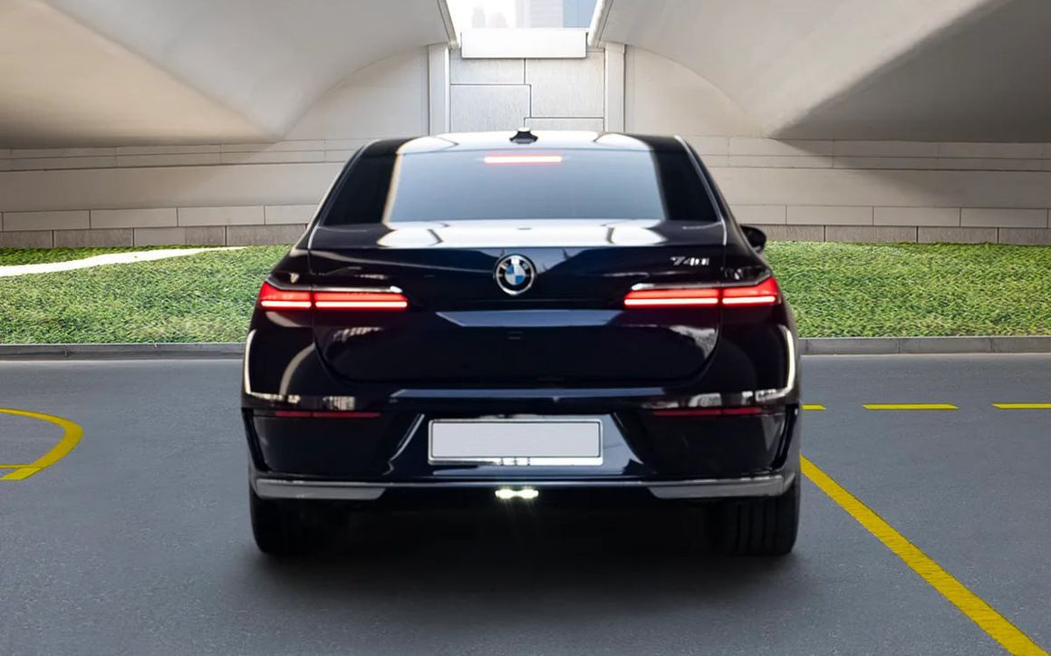 BMW 740 - image 5