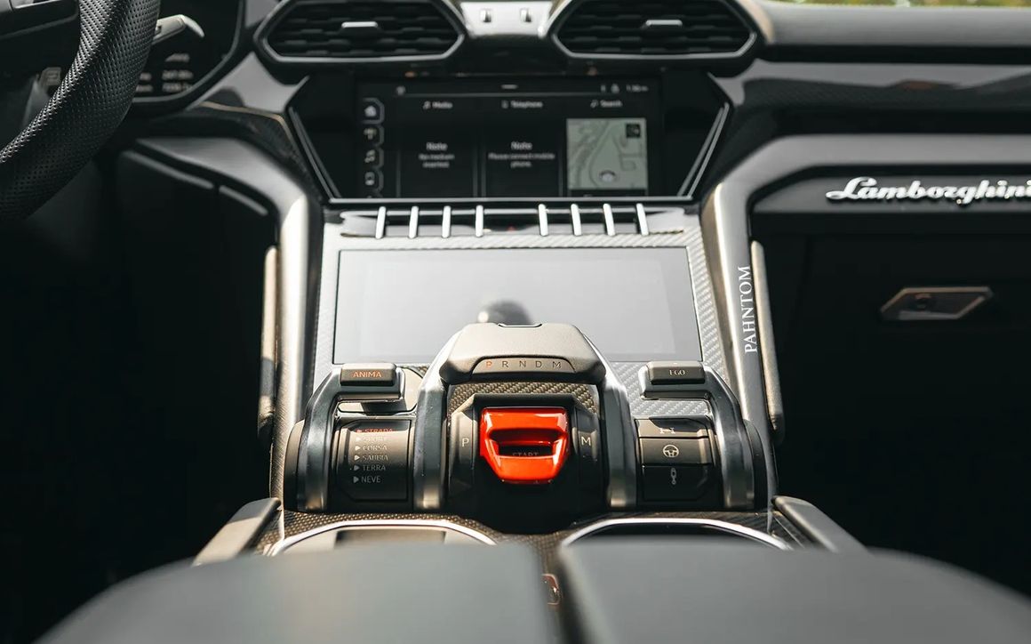 LAMBORGHINI URUS - image 13