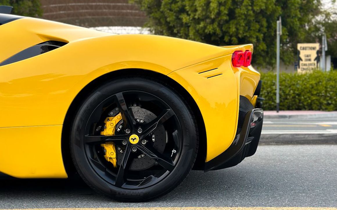 FERRARI SF90 STRADALE - image 7