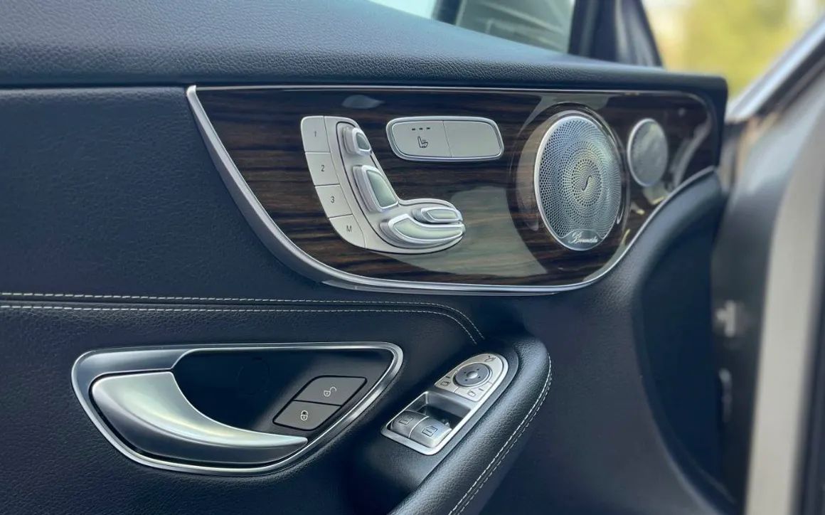 Mercedes C300 Coupe - image 7