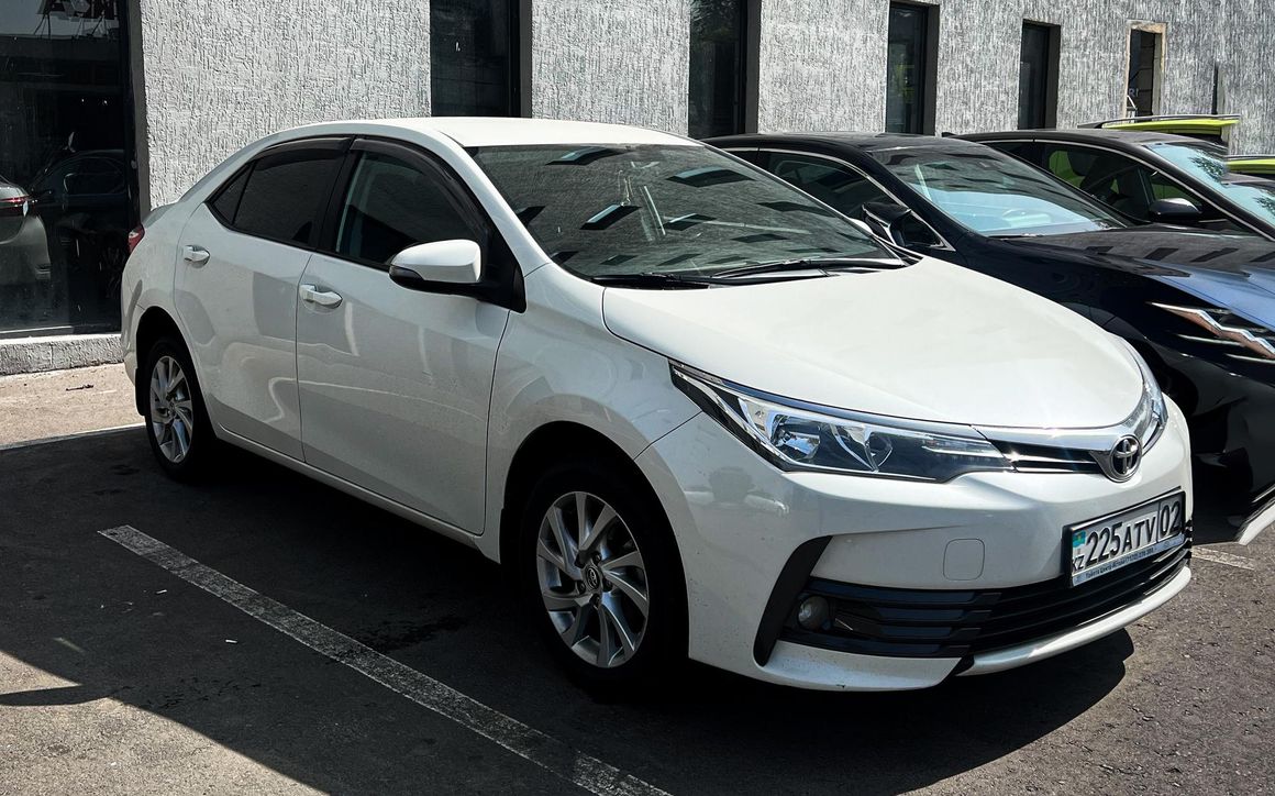 Toyota Corolla - image 1