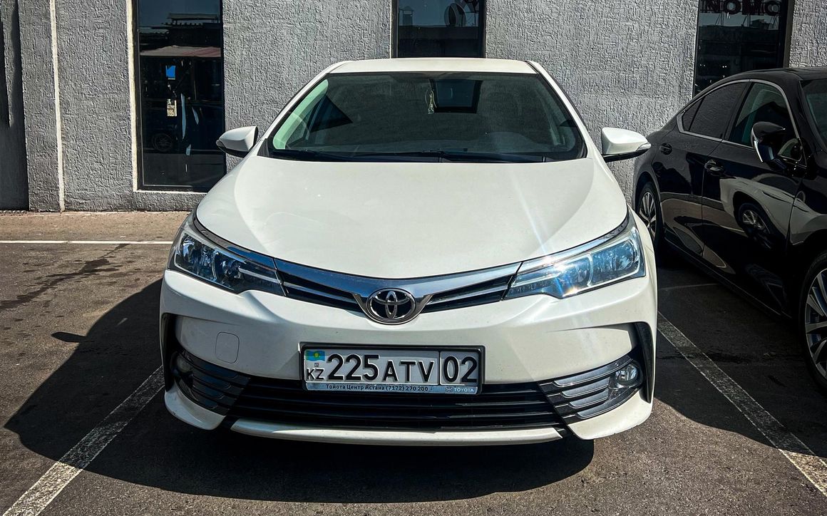 Toyota Corolla - image 2
