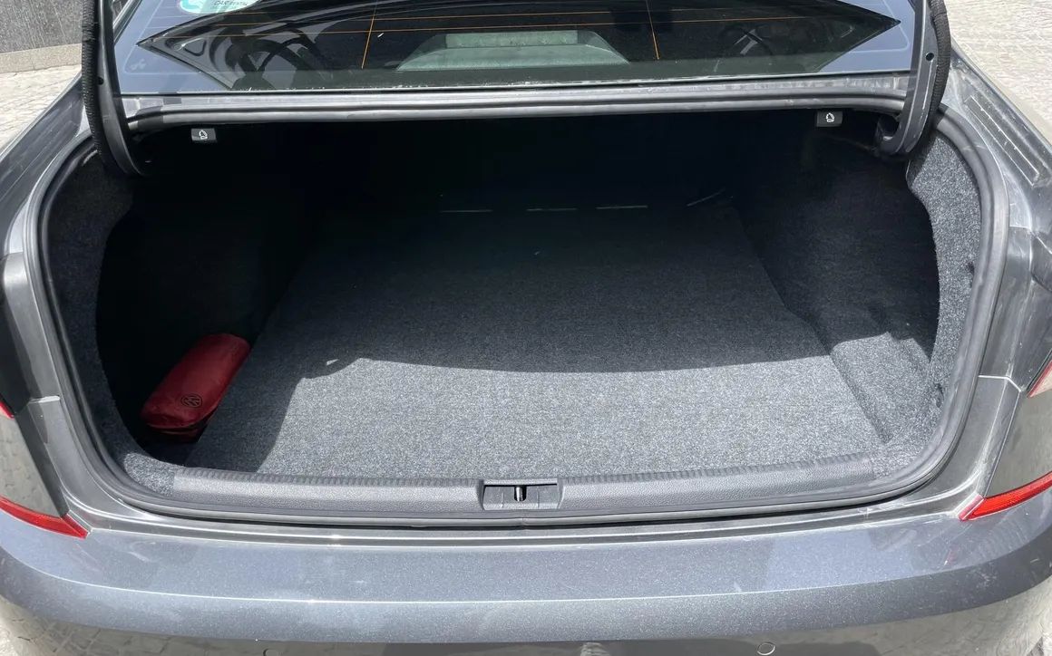 Volkswagen Passat - image 9