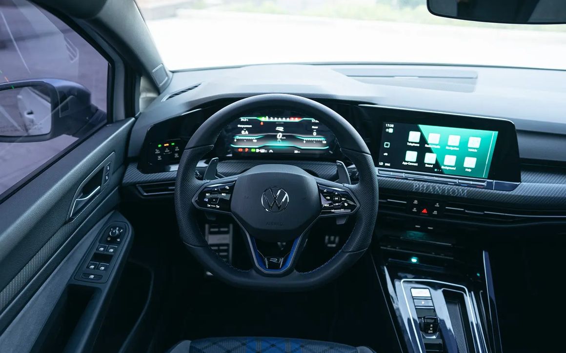 VOLKSWAGEN GOLF R - image 9