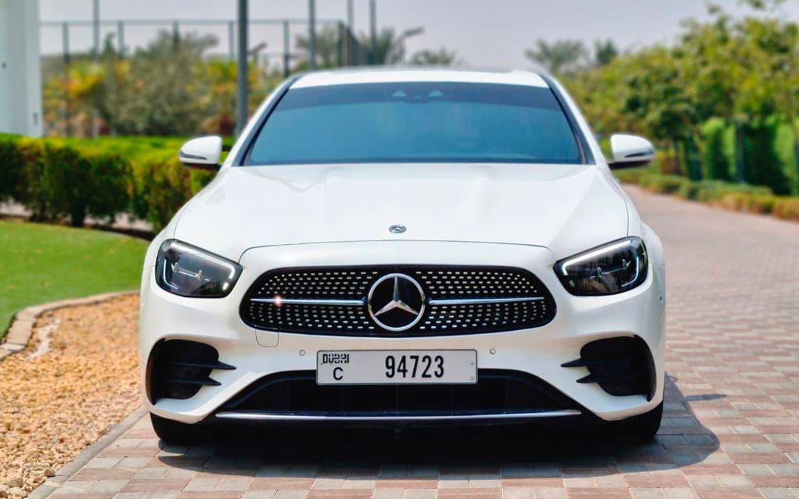 Mercedes E250 2022 White - image 2