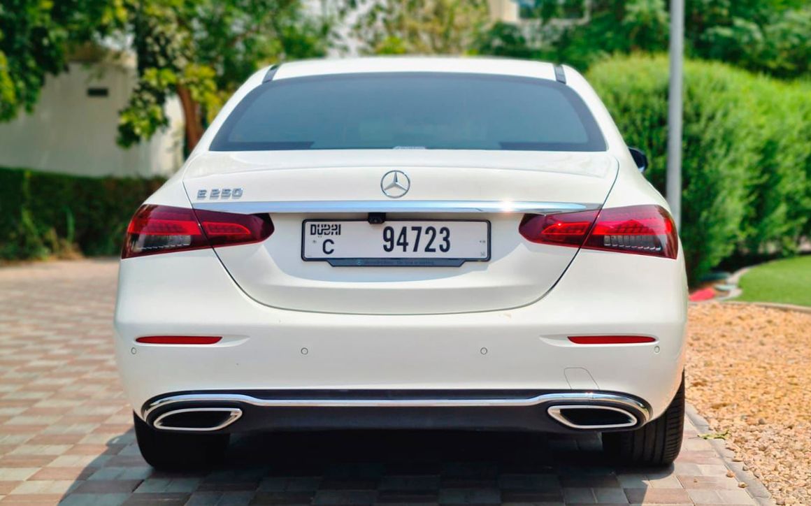 Mercedes E250 2022 White - image 3