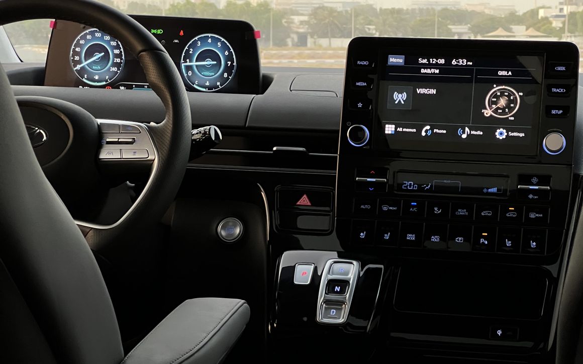 HYUNDAI STARIA - image 8