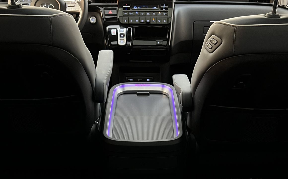 HYUNDAI STARIA - image 9