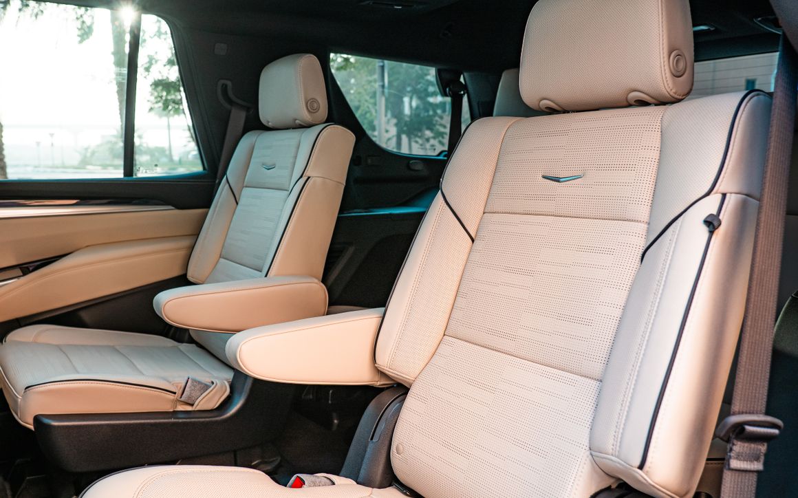Cadillac Escalade - image 11