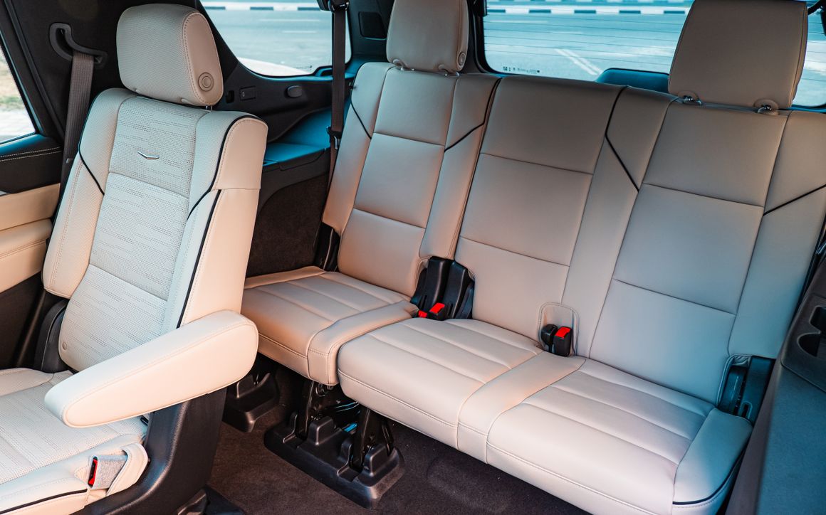 Cadillac Escalade - image 12
