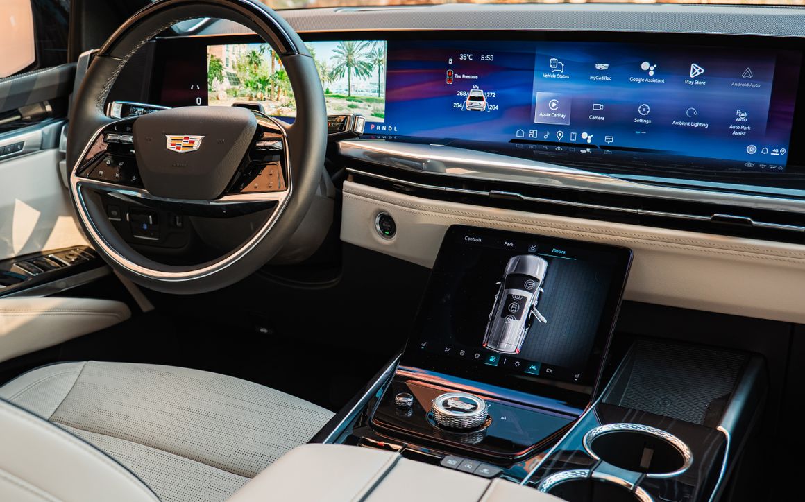 Cadillac Escalade - image 7