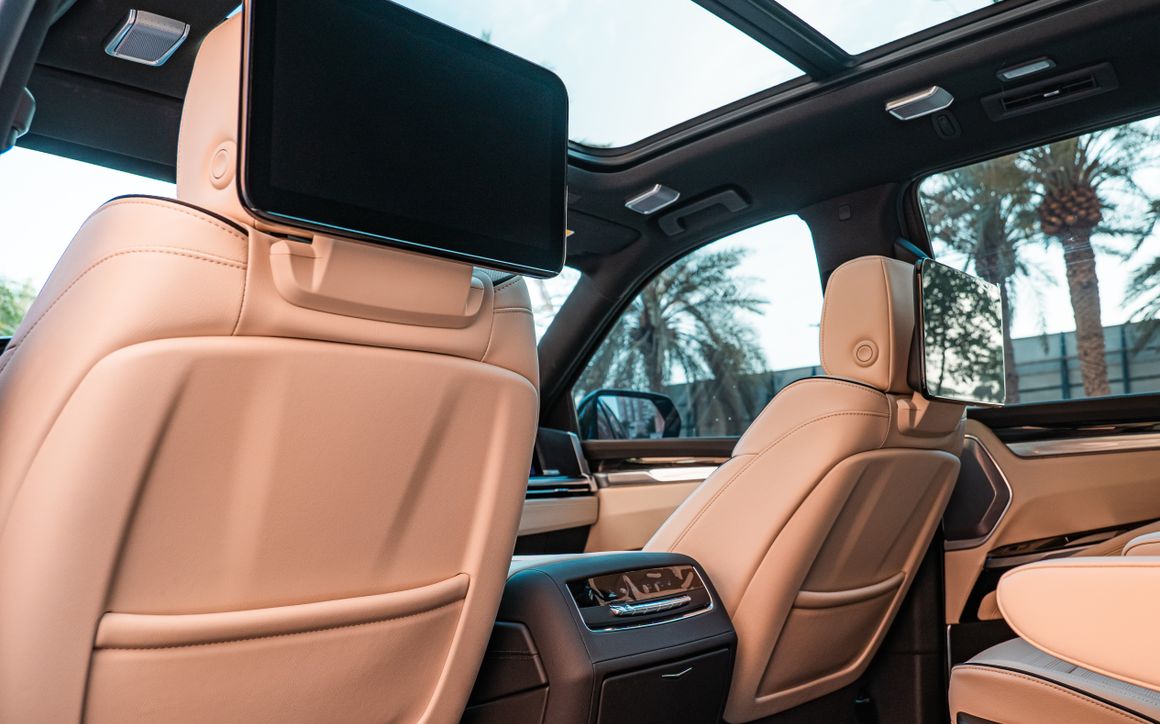 Cadillac Escalade - image 10