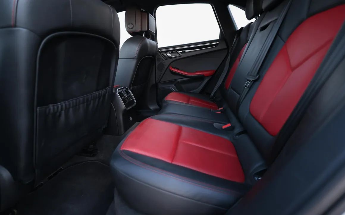 Porsche Macan Silver - image 14