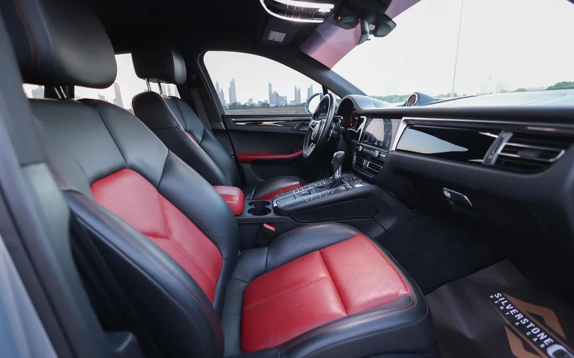 Porsche Macan Silver - image 12