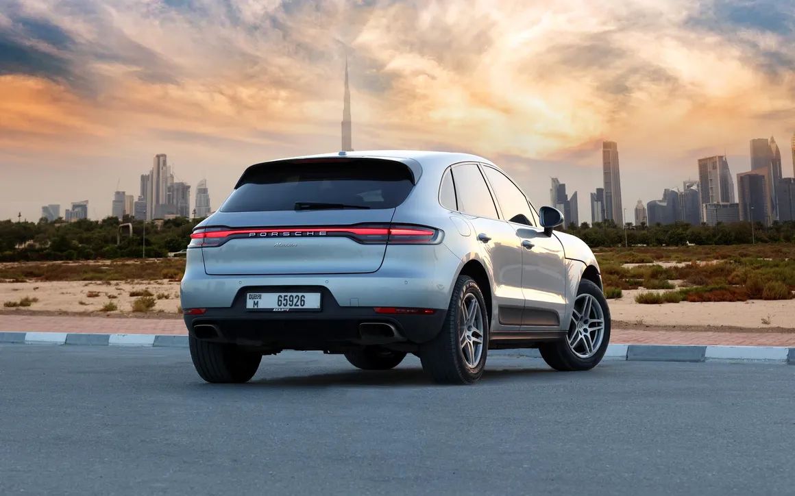 Porsche Macan Silver - image 8