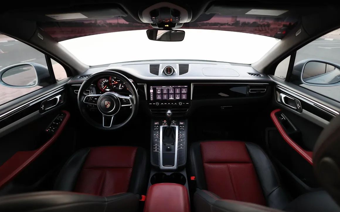 Porsche Macan Silver - image 9