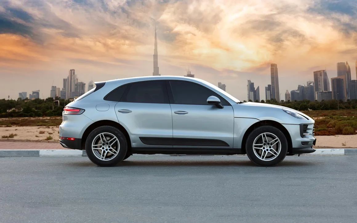 Porsche Macan Silver - image 5