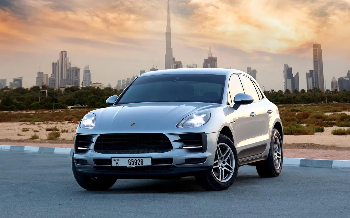 Porsche Macan Silver - image 1