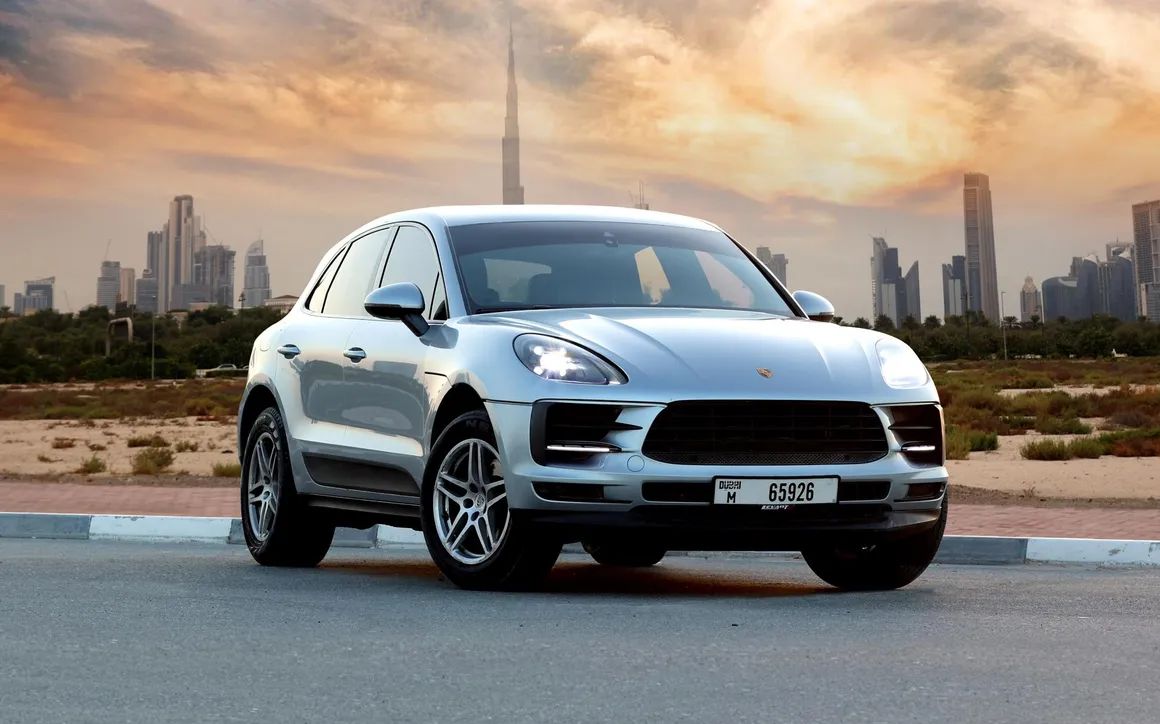 Porsche Macan Silver - image 4
