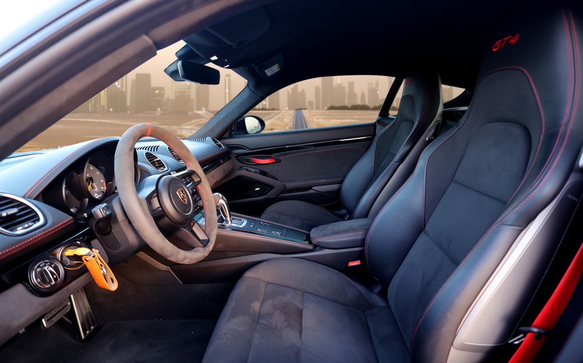 Porsche GT4 Black - image 10