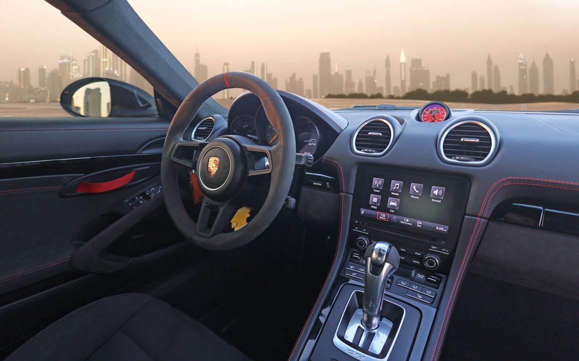 Porsche GT4 Black - image 11