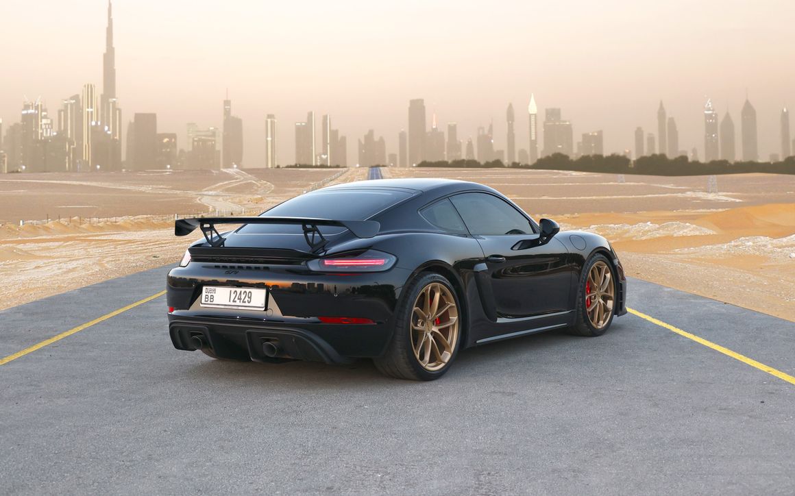 Porsche GT4 Black - image 8
