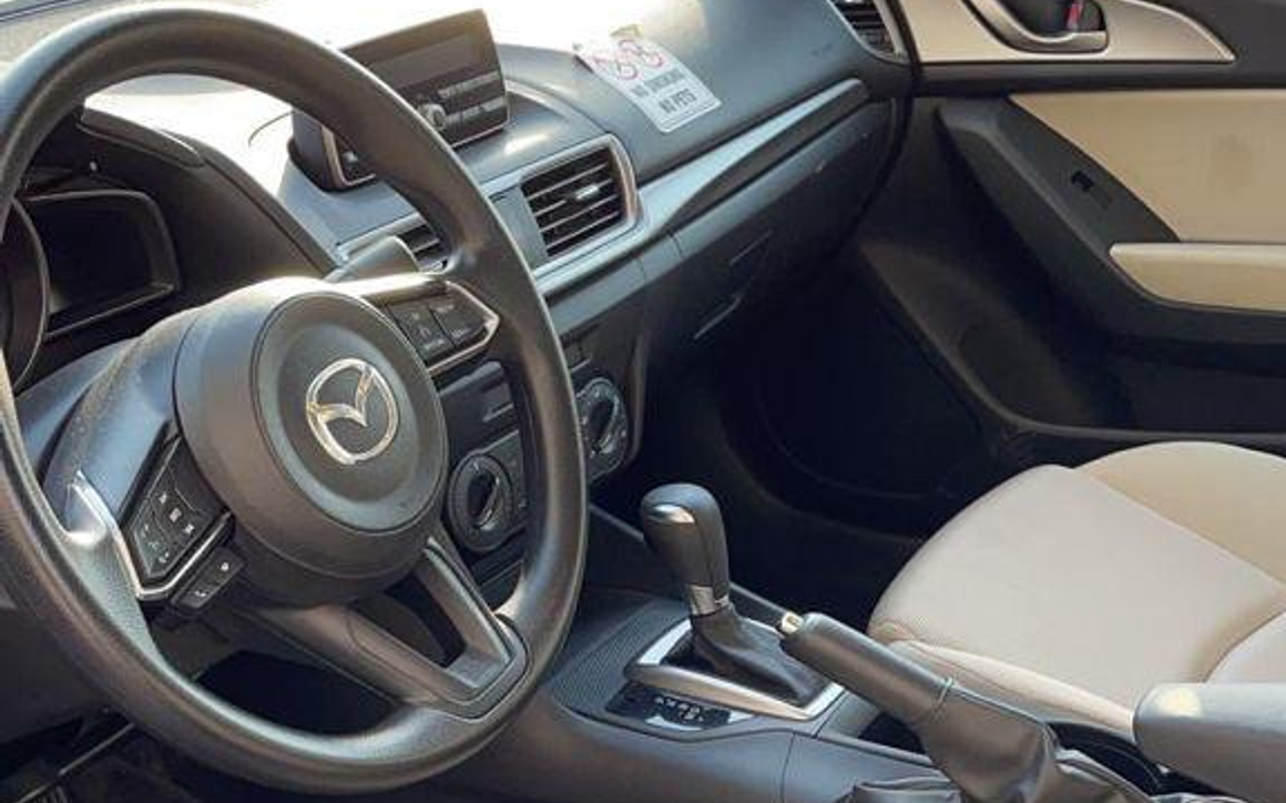 Mazda 3 - image 6