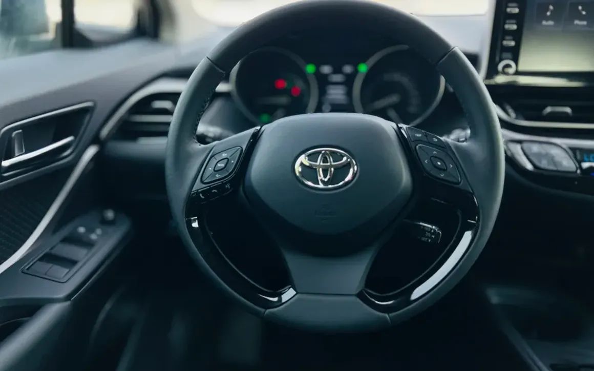 TOYOTA CHR HYBRID - image 7