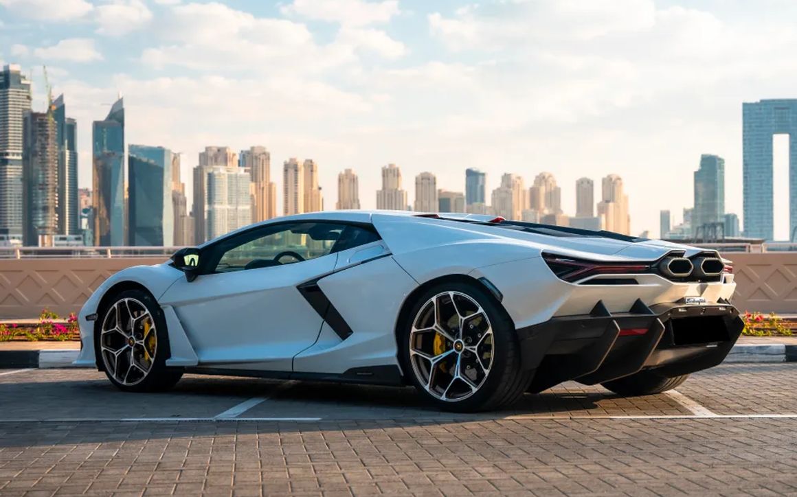 Lamborghini Revuelto - image 10