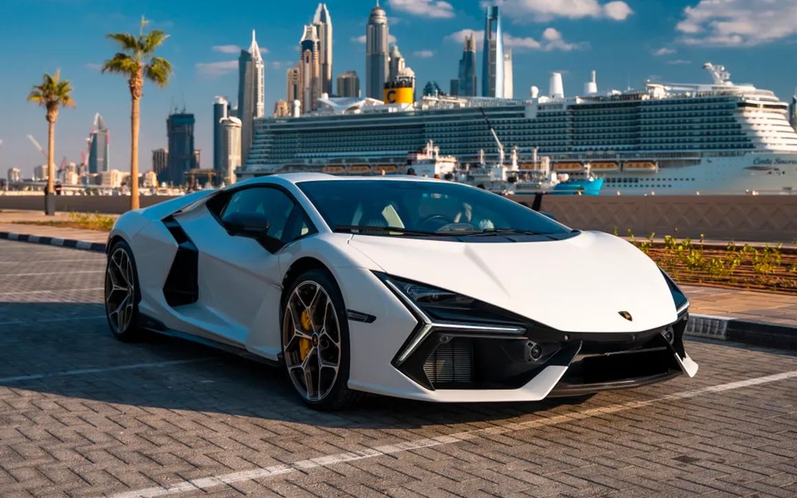 Lamborghini Revuelto - image 4