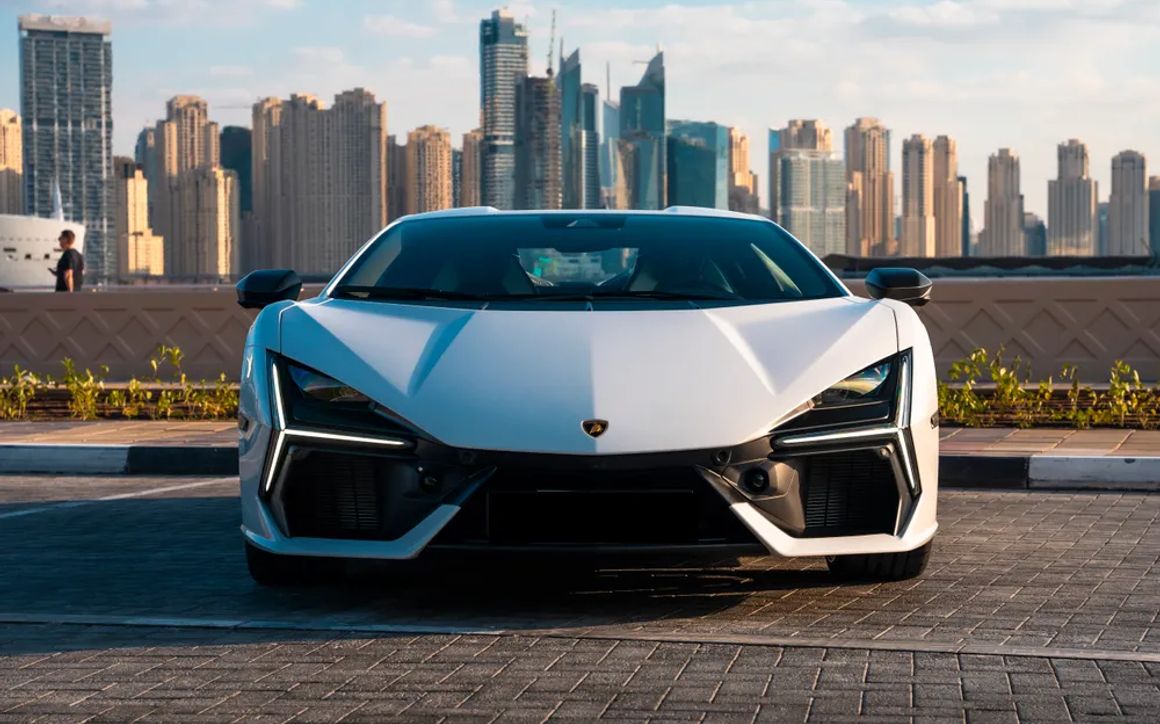 Lamborghini Revuelto - image 3