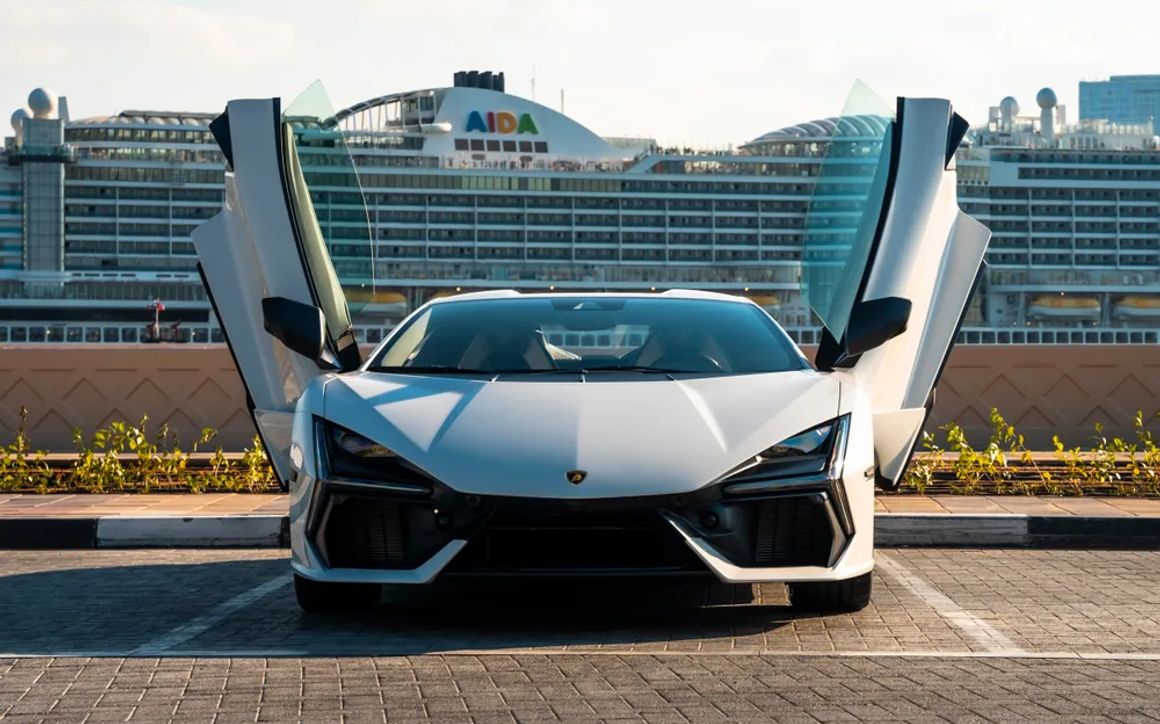 Lamborghini Revuelto - image 5