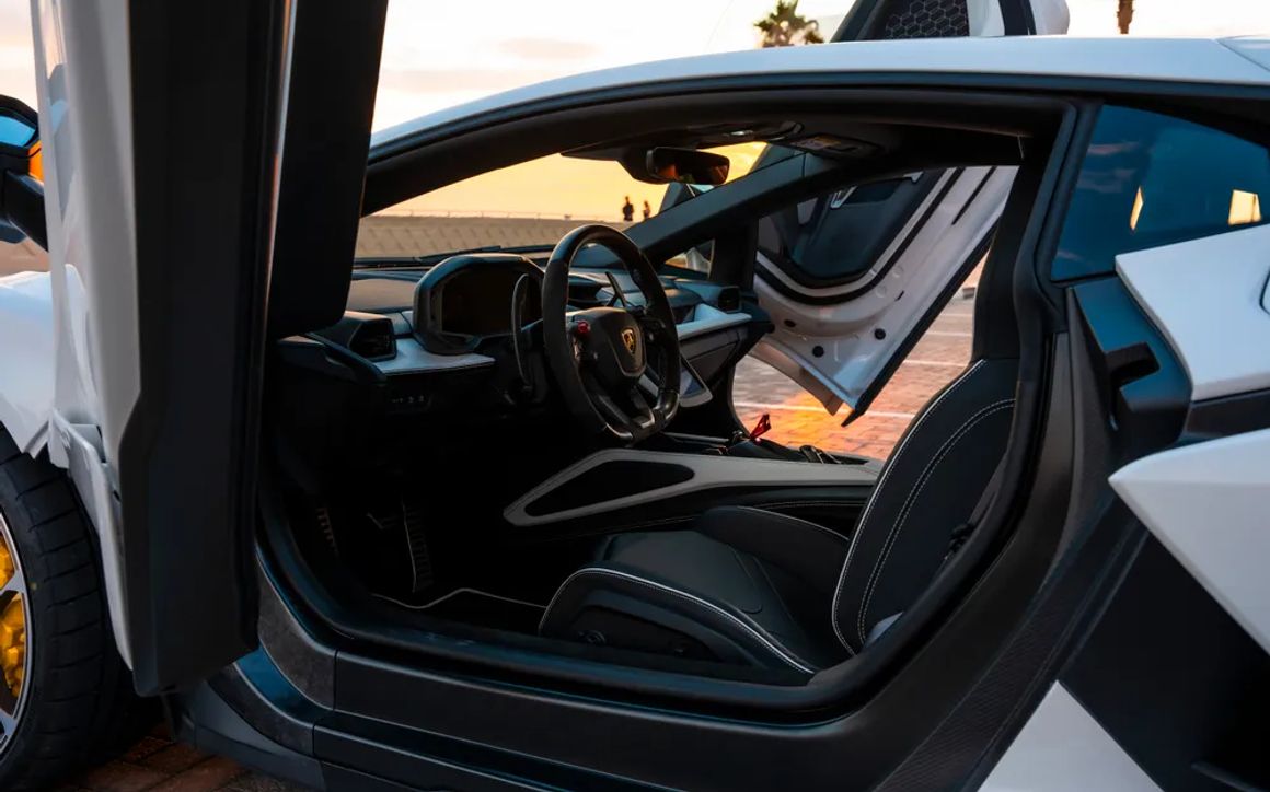 Lamborghini Revuelto - image 15