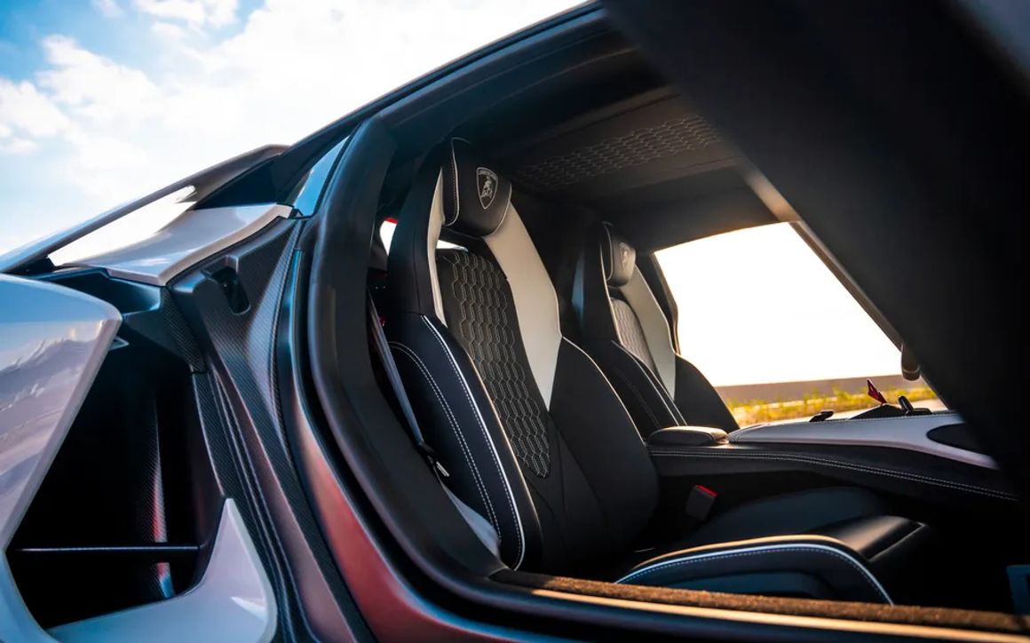 Lamborghini Revuelto - image 14