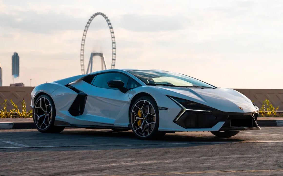 Lamborghini Revuelto - image 1