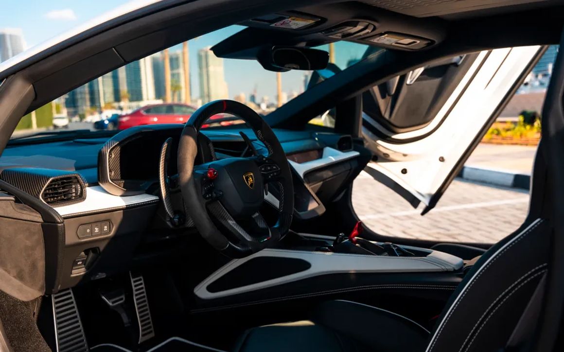 Lamborghini Revuelto - image 17