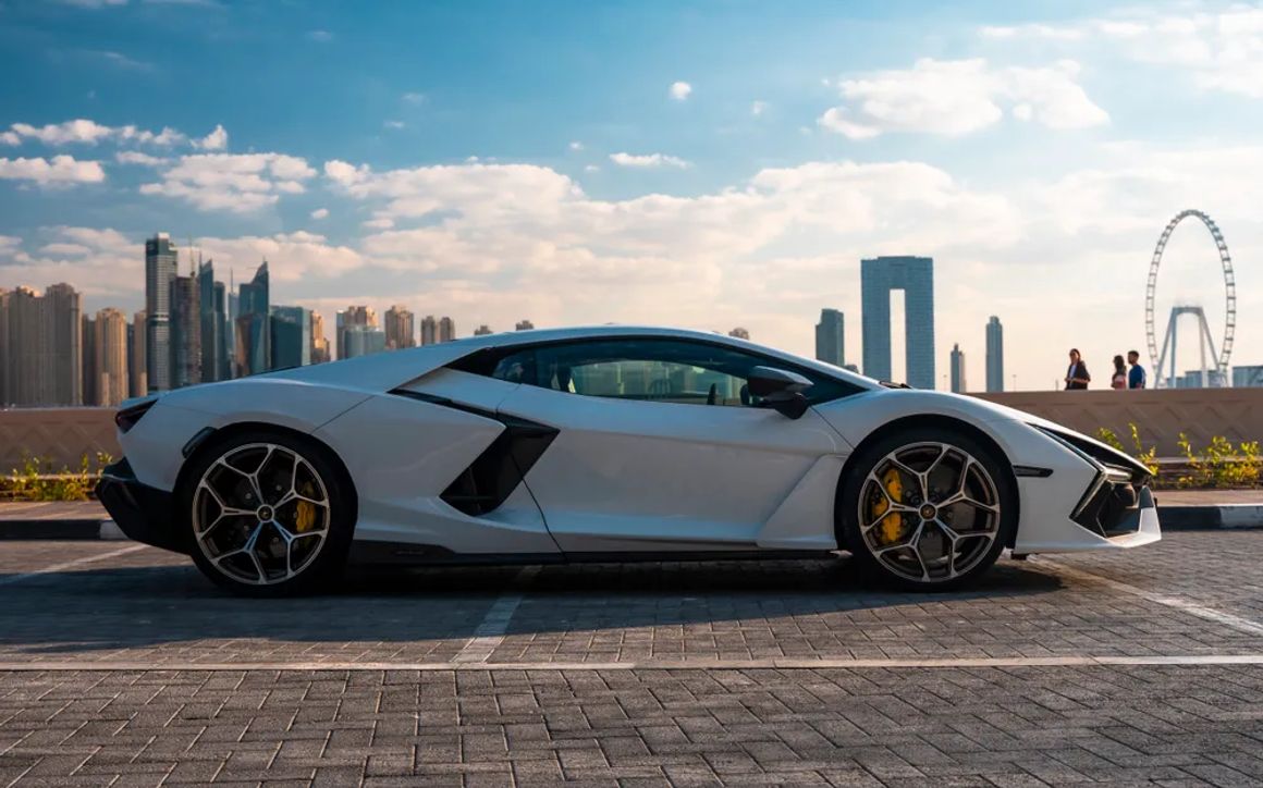 Lamborghini Revuelto - image 2