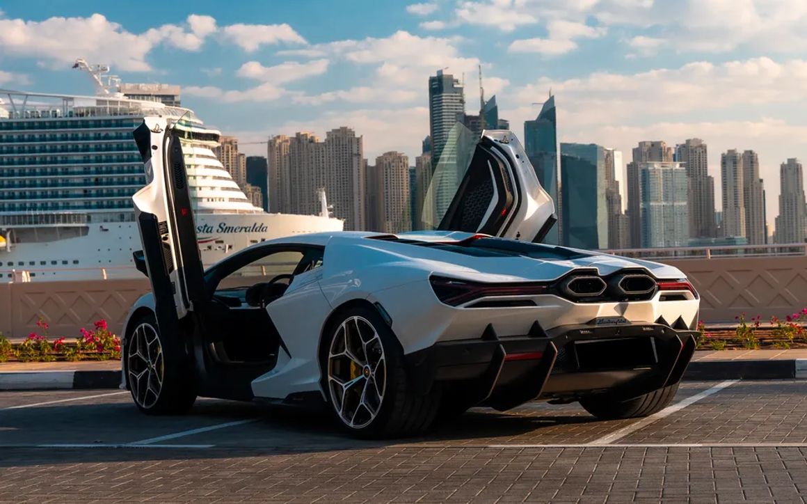 Lamborghini Revuelto - image 9