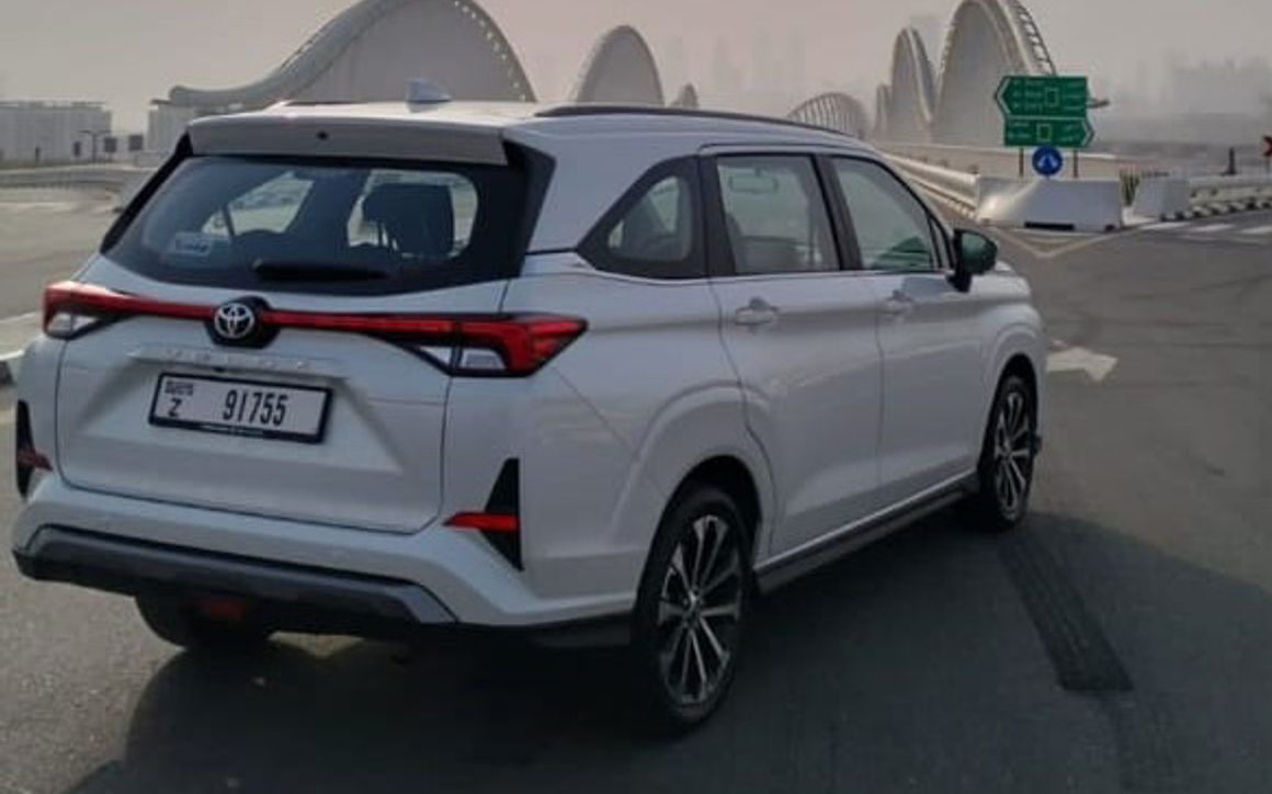 Toyota Veloz - image 6