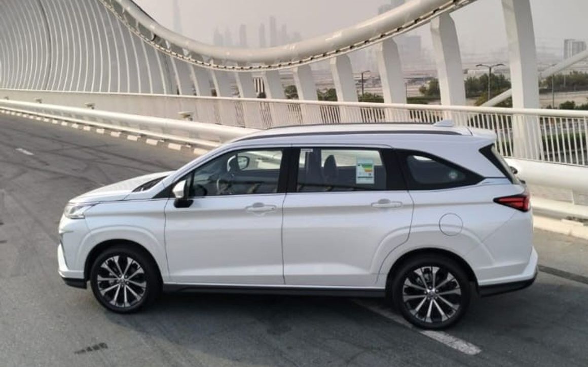 Toyota Veloz - image 2