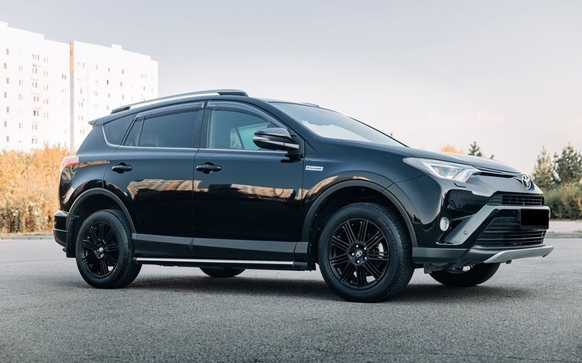 Toyota Rav 4 4WD Exclusive - image 4